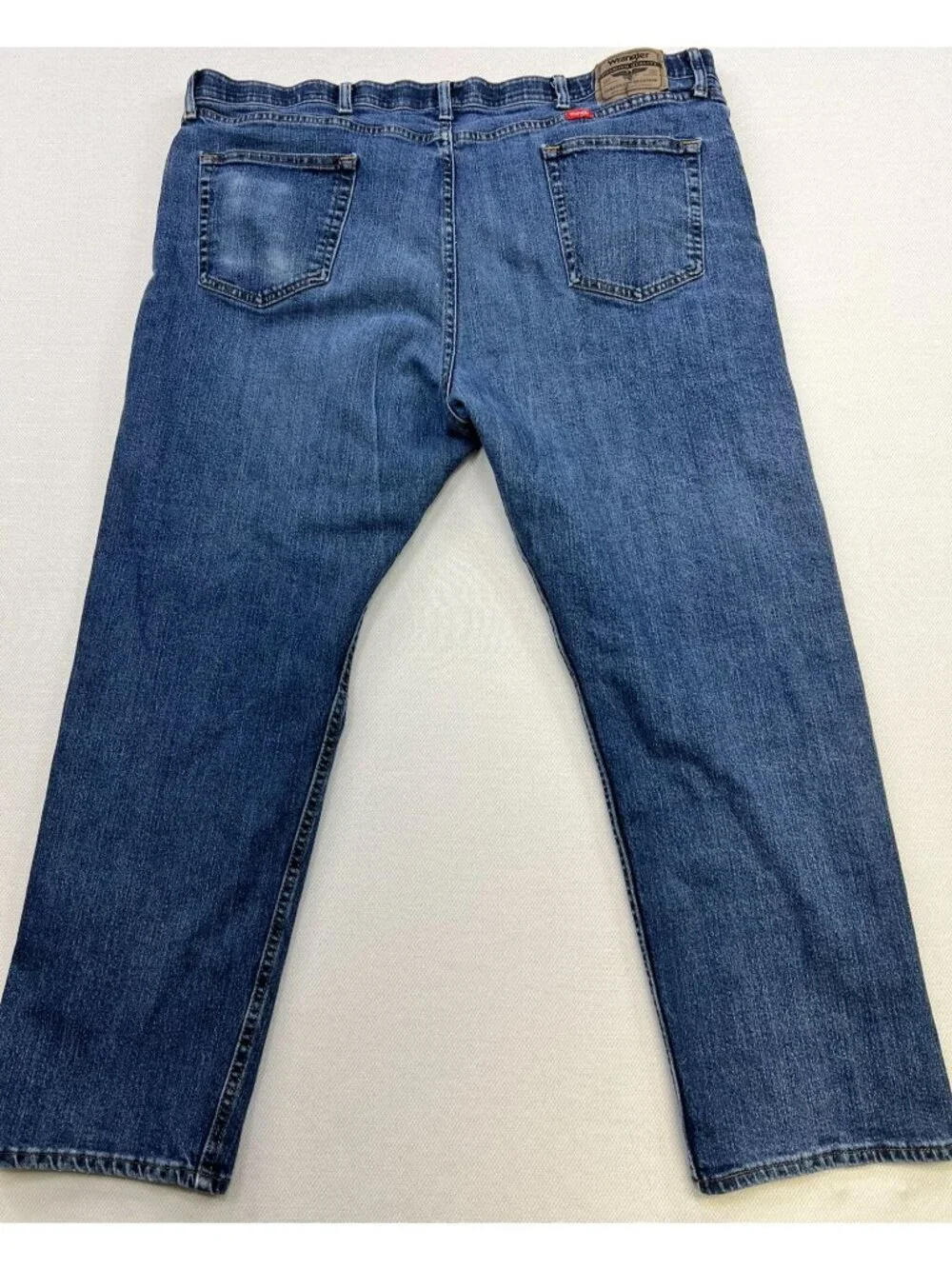 Wrangler Men's Regular Fit Straight Leg Jeans Stretch Denim 44x29 Blue Mid Wash